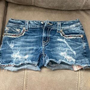 MISS ME DISTRESSED JEAN SHORTS SIZE 31